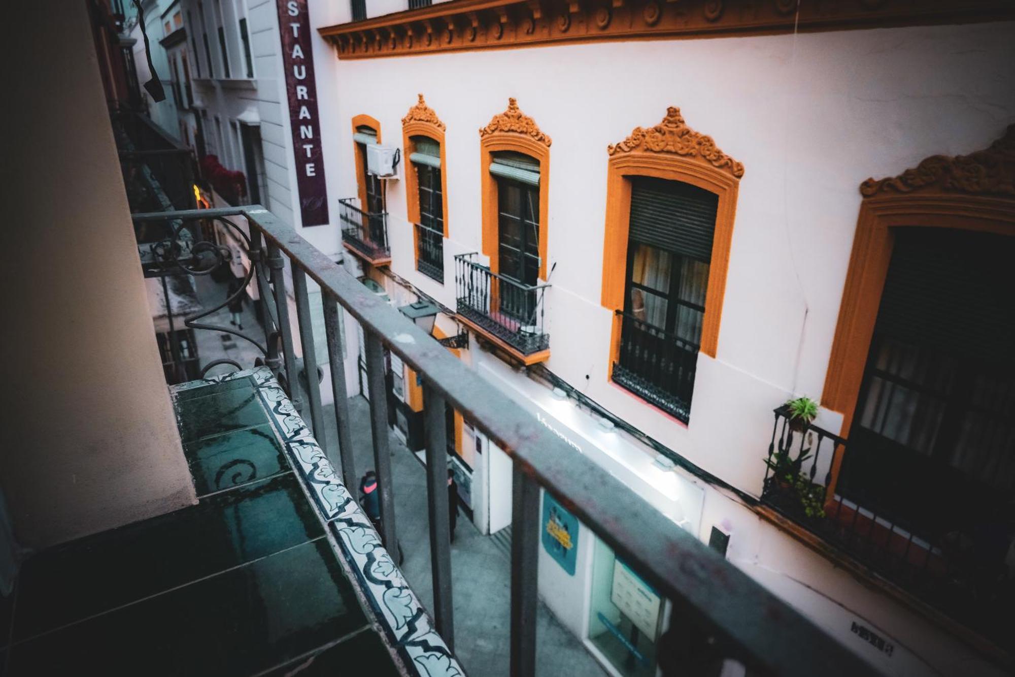 Apartamentos San Roque Севиля Екстериор снимка